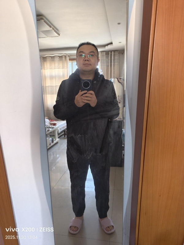 北狼的第一张照片--伊犁闪婚服务中心